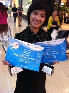 2 prize in hand energythai.com thailand blog award 2 prize in hand energythai.com thailand blog award